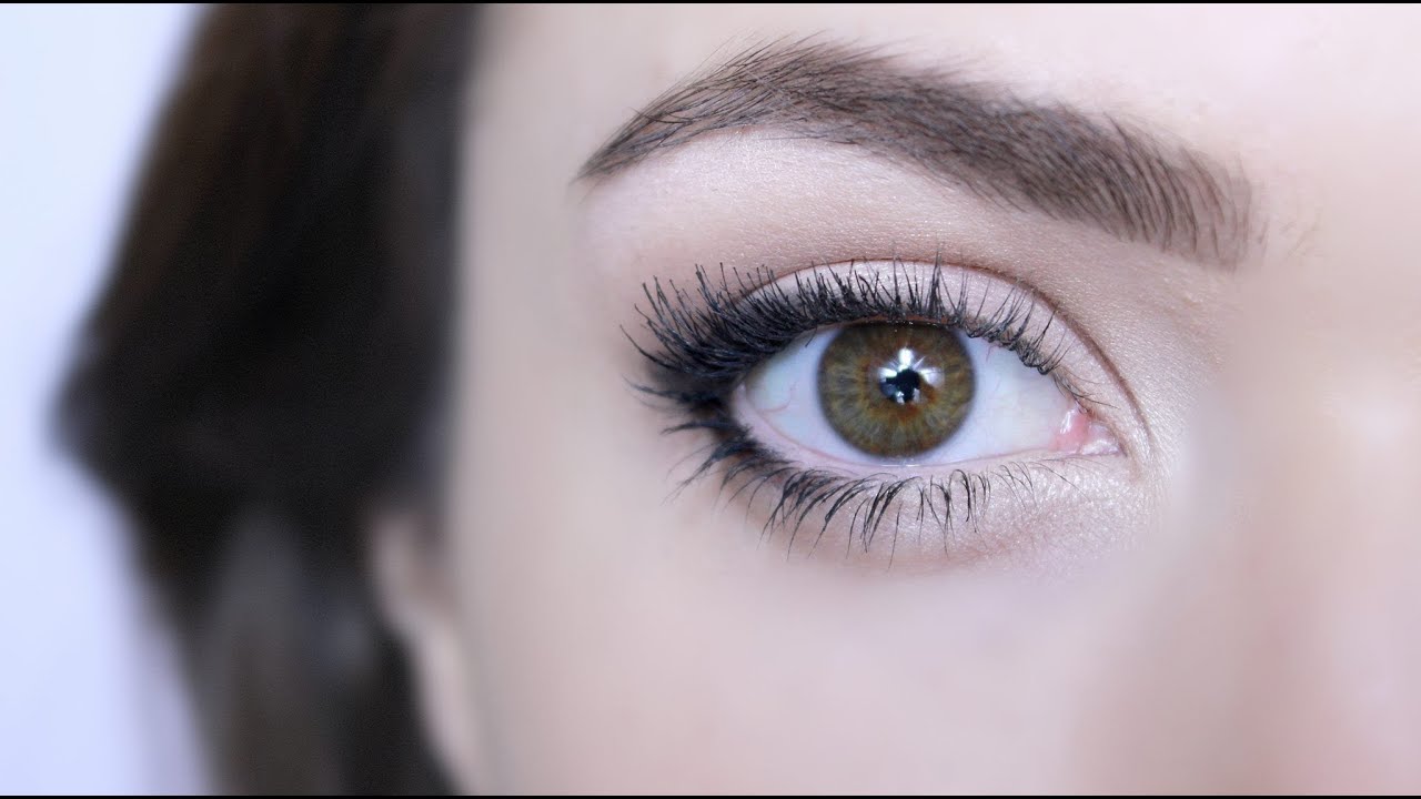 Hogyan varázsolhatunk nagyobb szemeket smink használatával?